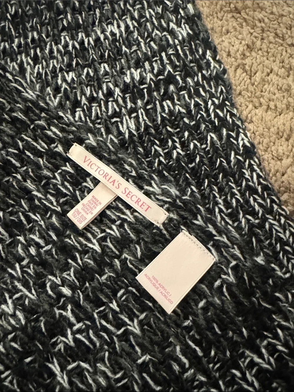 Victoria's Secret Black & White Marled Knit Scarf chunky soft cozy Winter EUC